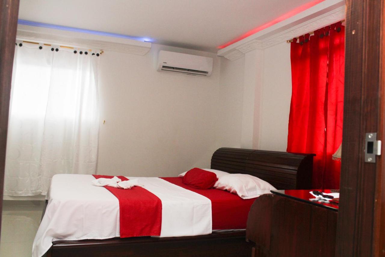 Hotel Velices Буґа Екстер'єр фото