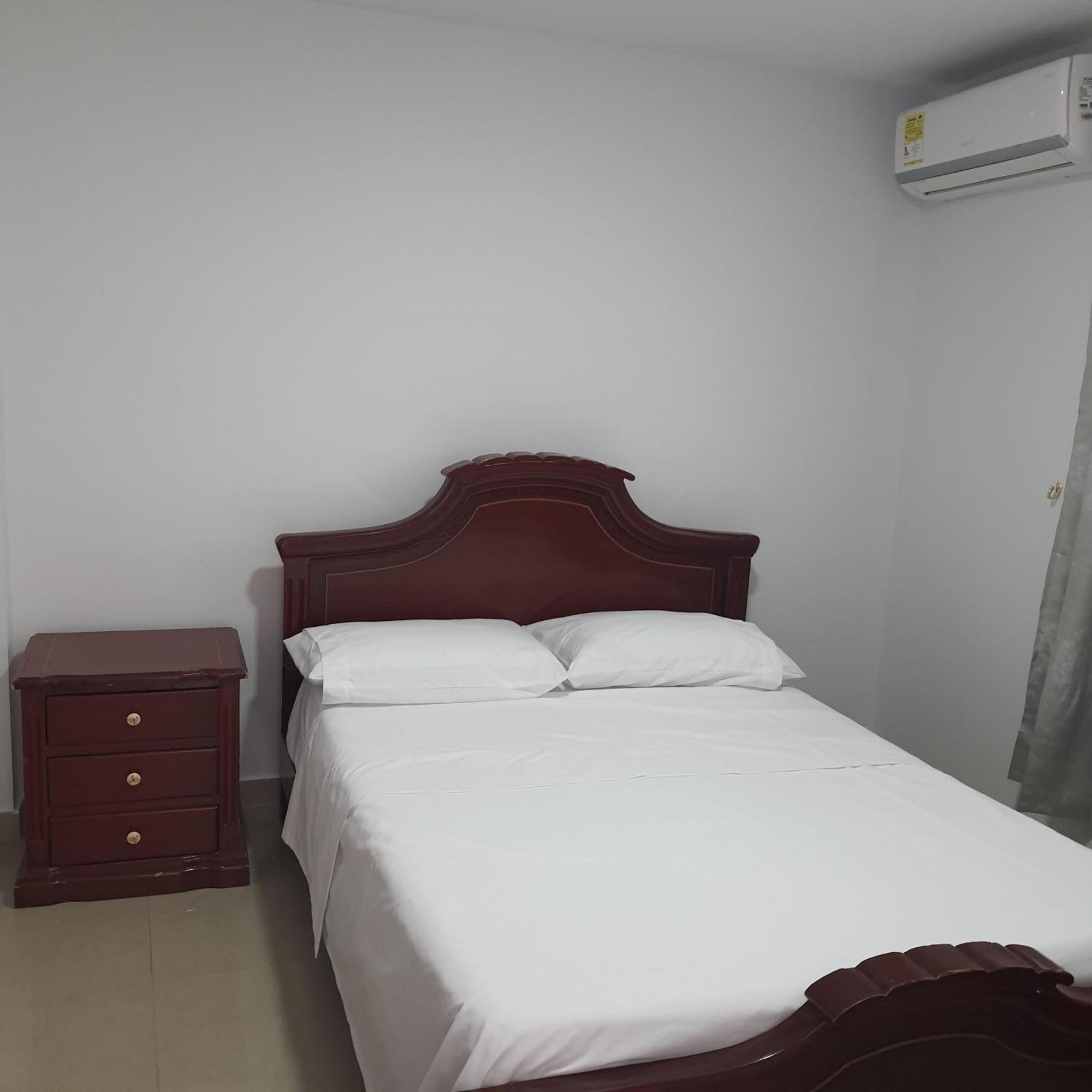 Hotel Velices Буґа Екстер'єр фото